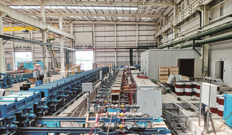 Sistema di riscaldamento a induzione con controllo della temperatura ad alta efficienza e precisione per barre di rotolamento continue